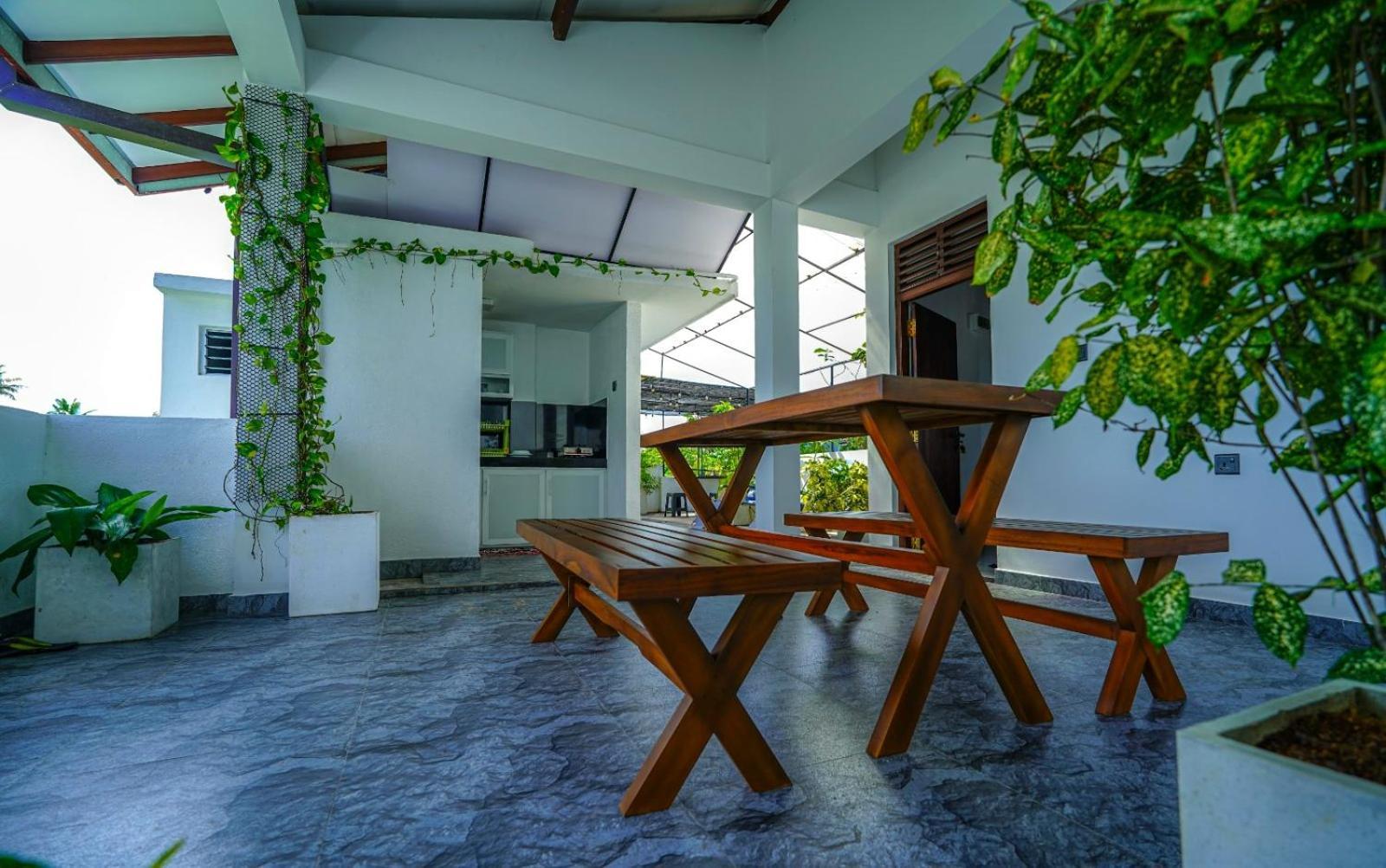Wavesong Residences Matara Esterno foto